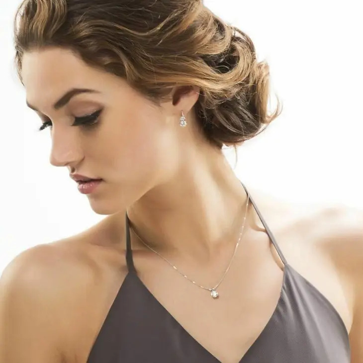 18k White Gold Plated Solitaire Crystal Necklace